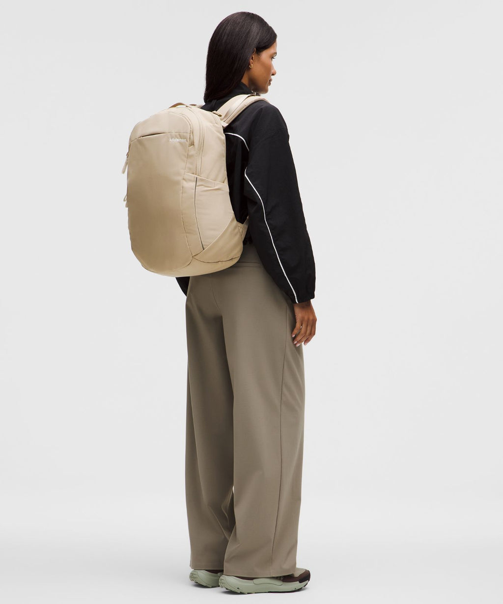Triple-Zip Backpack 28L *Tech Canvas Sheer Oak/Sheer Oak