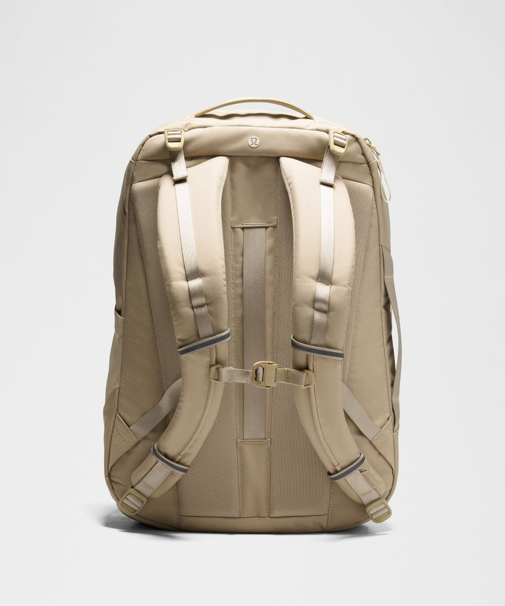 Triple-Zip Backpack 28L *Tech Canvas Sheer Oak/Sheer Oak