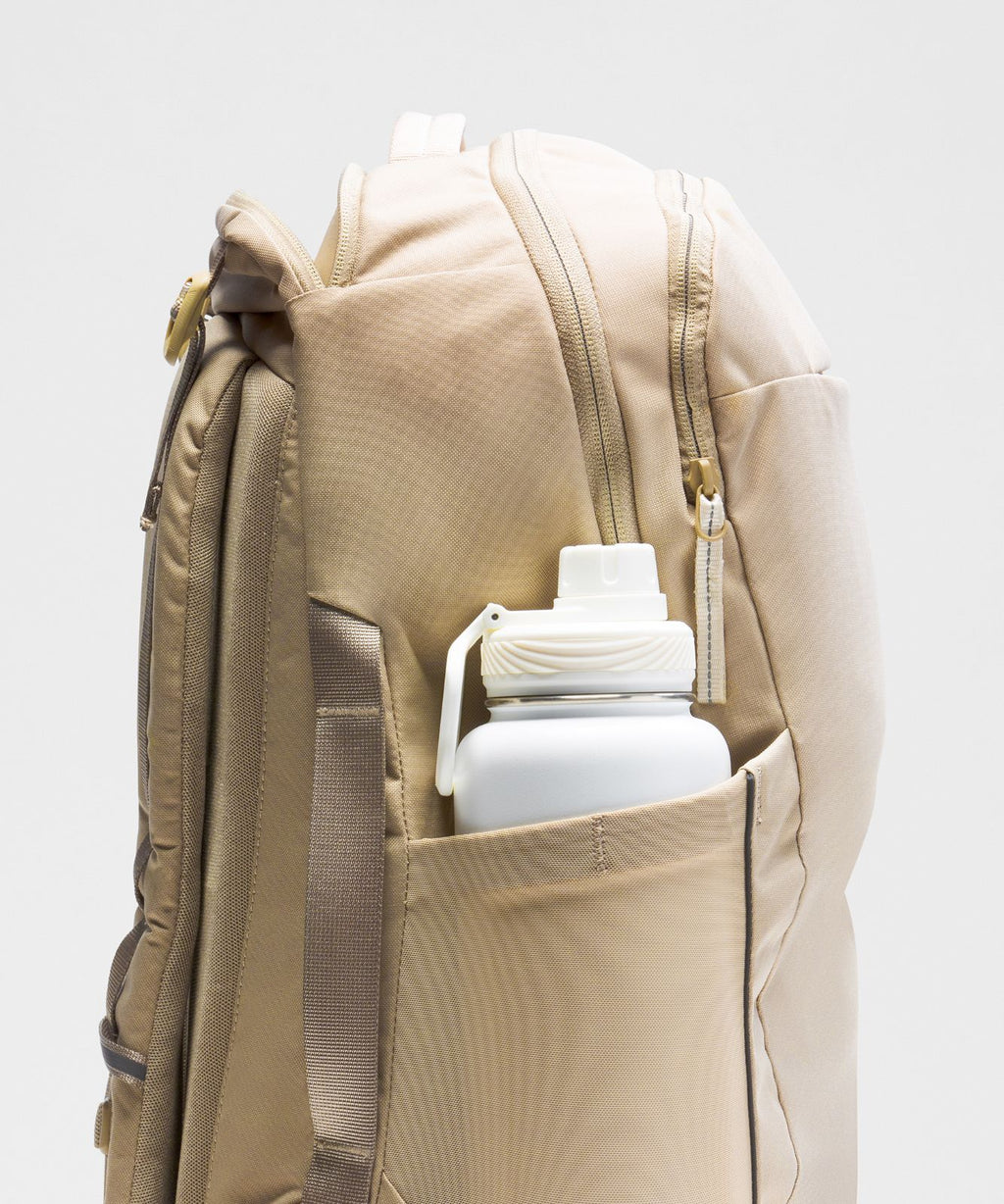 Triple-Zip Backpack 28L *Tech Canvas Sheer Oak/Sheer Oak