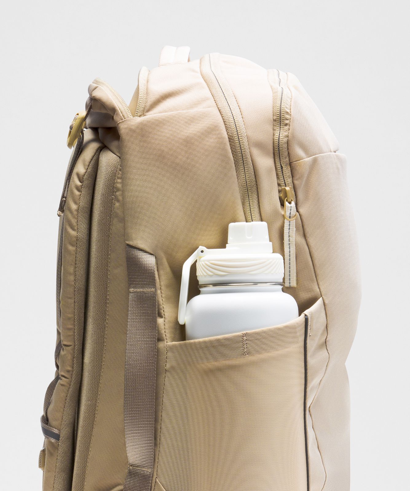 Triple-Zip Backpack 28L *Tech Canvas Sheer Oak/Sheer Oak