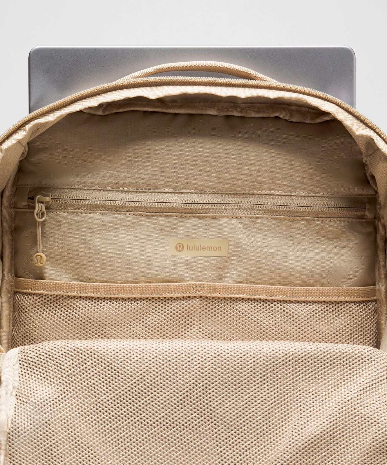 Triple-Zip Backpack 28L *Tech Canvas Sheer Oak/Sheer Oak