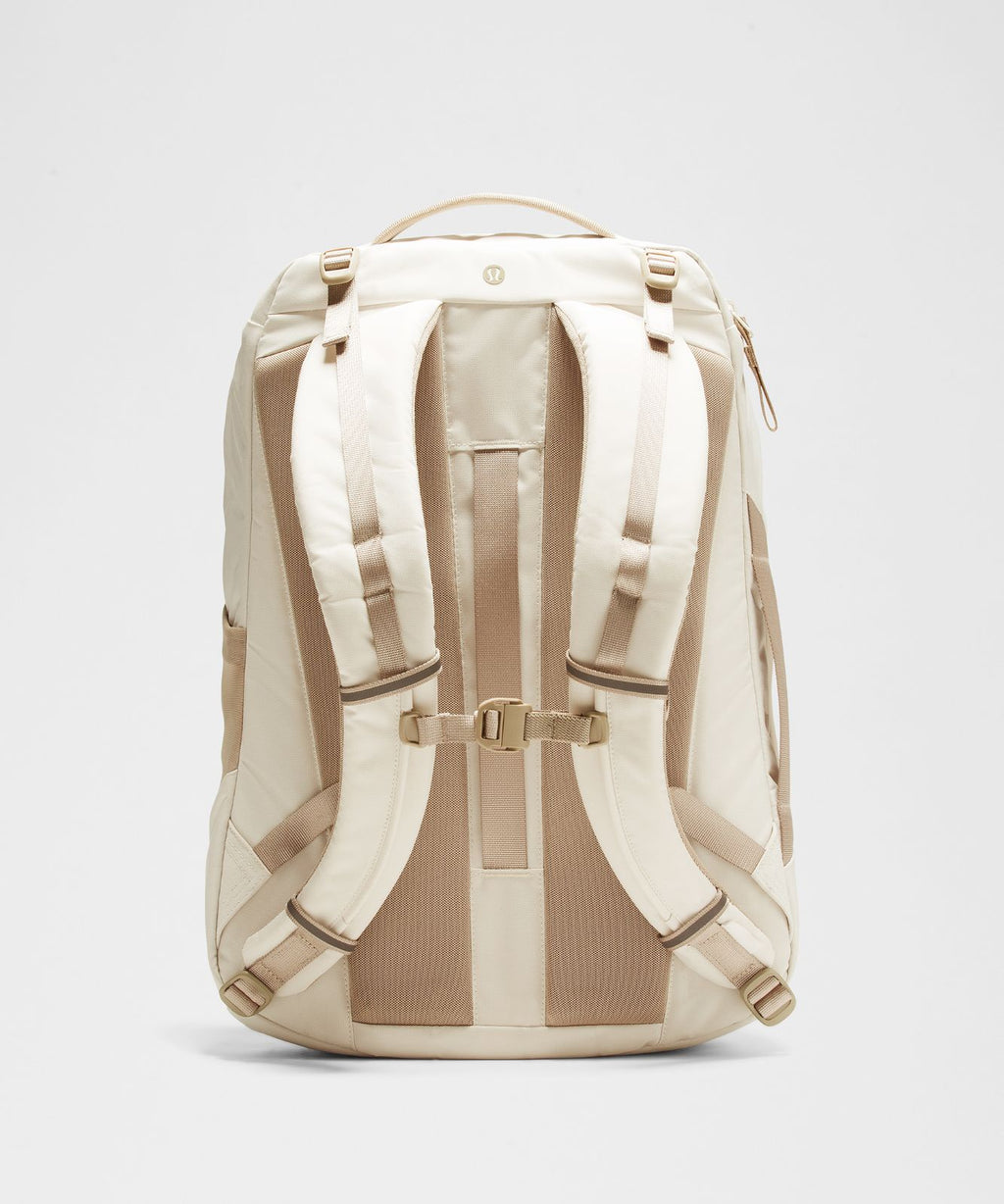 Triple-Zip Backpack 28L *Tech Canvas Light Ivory/Sheer Oak