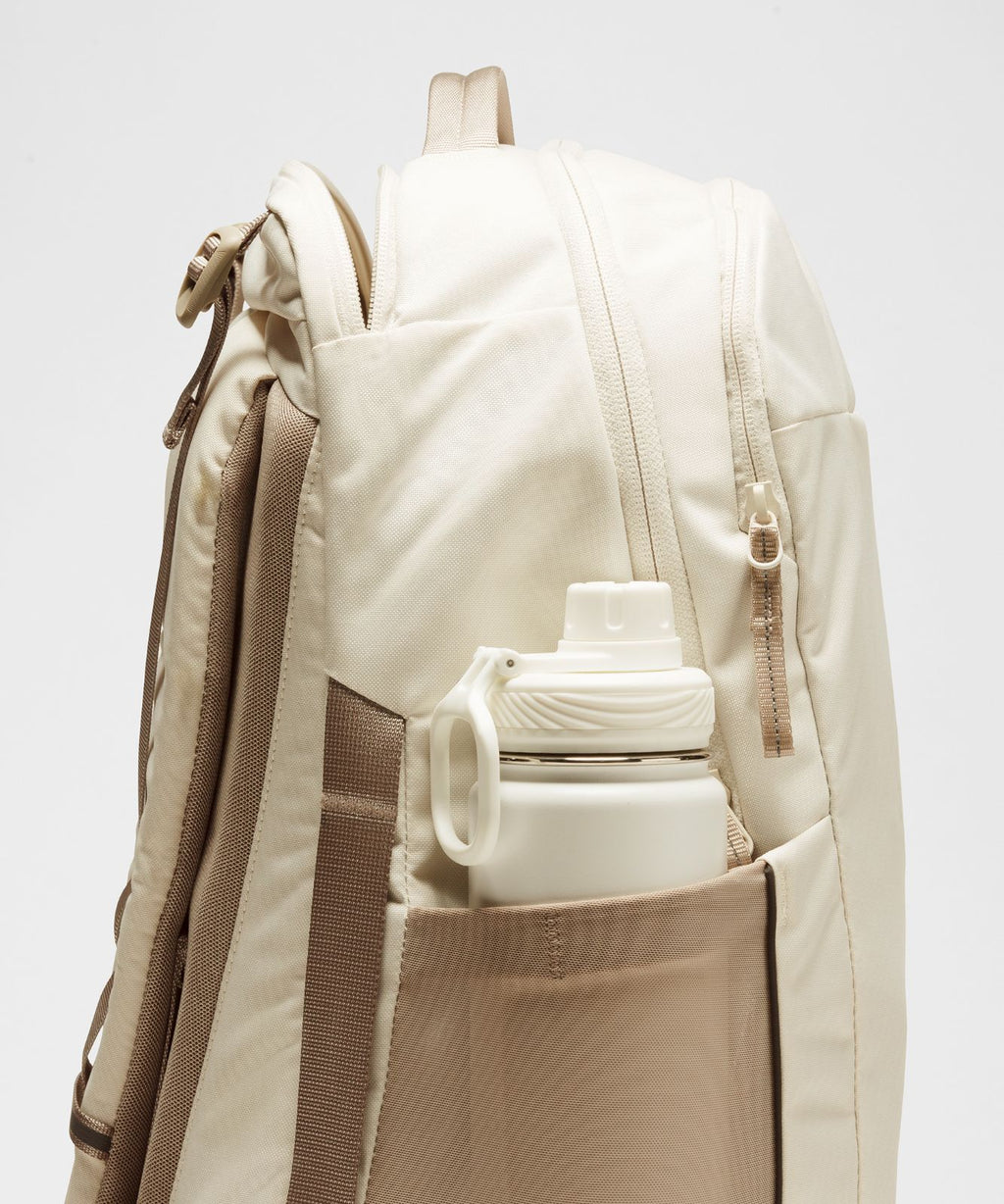 Triple-Zip Backpack 28L *Tech Canvas Light Ivory/Sheer Oak