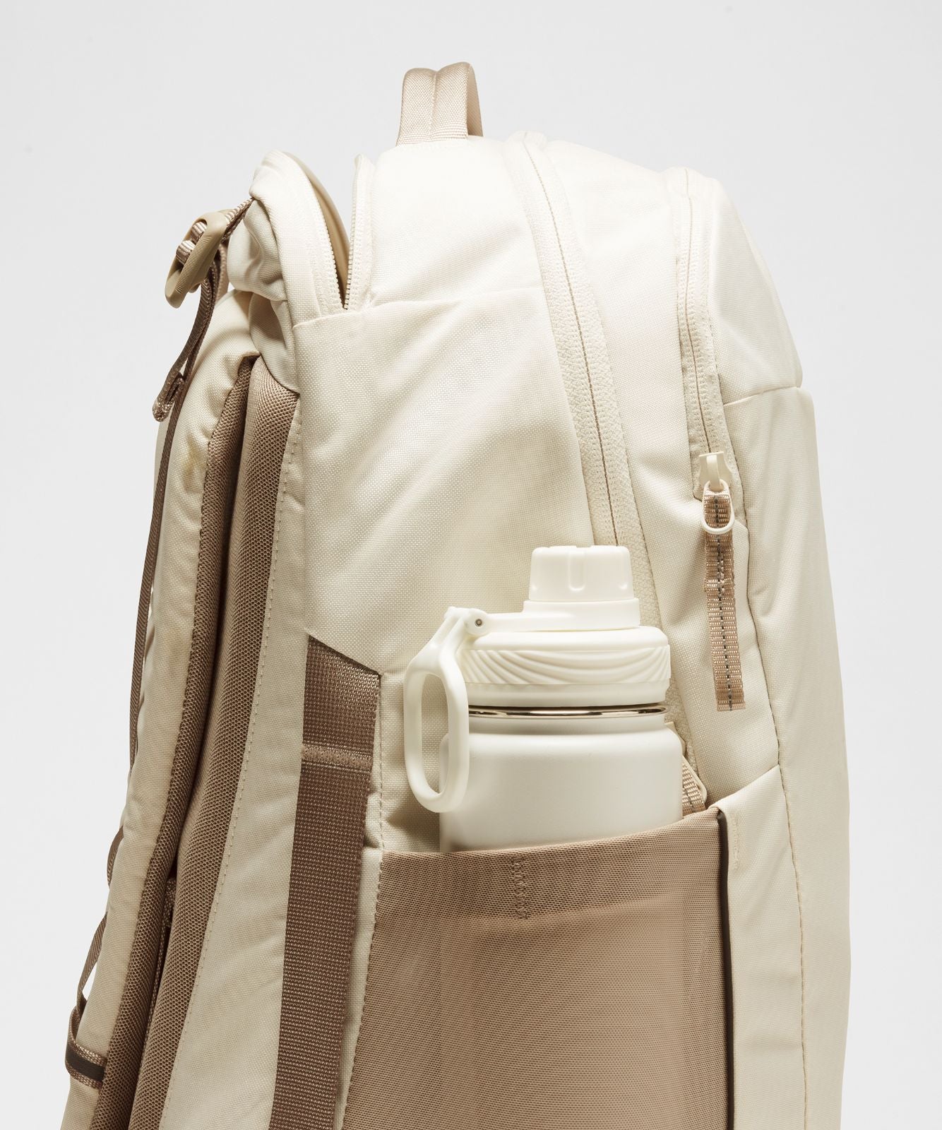 Triple-Zip Backpack 28L *Tech Canvas Light Ivory/Sheer Oak