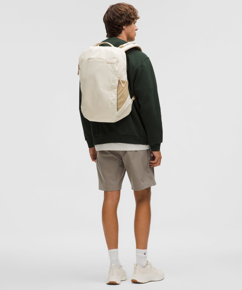 Triple-Zip Backpack 28L *Tech Canvas Light Ivory/Sheer Oak
