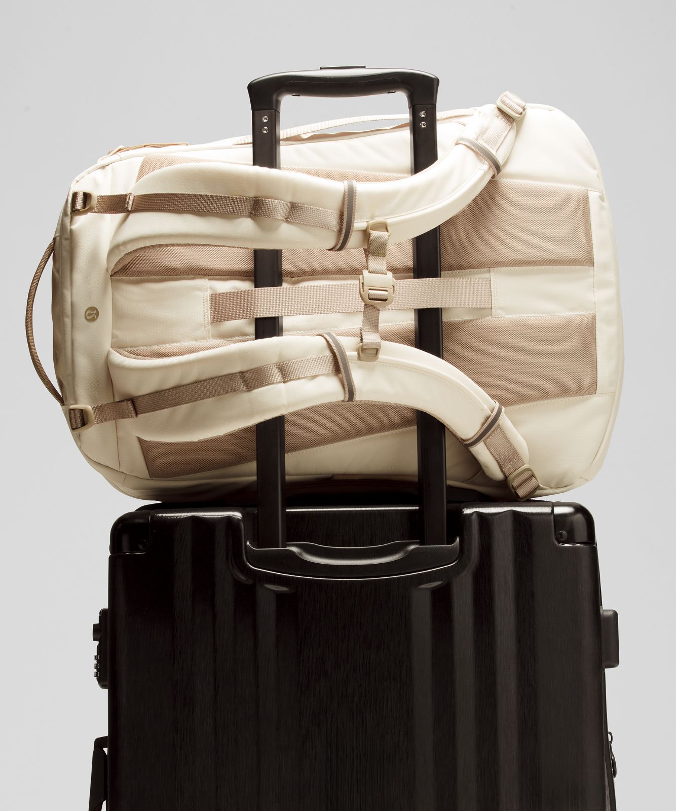 Triple-Zip Backpack 28L *Tech Canvas Light Ivory/Sheer Oak