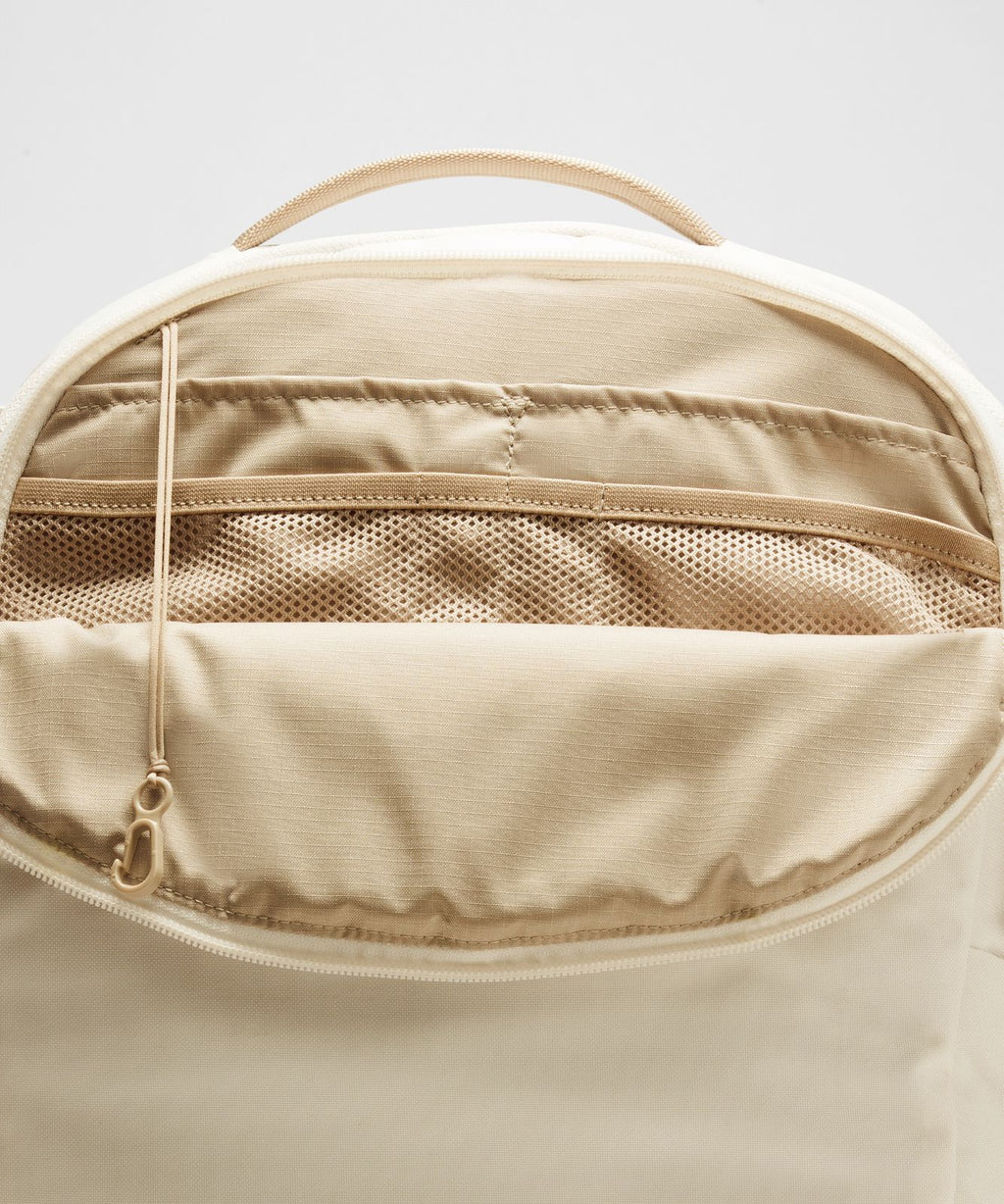 Triple-Zip Backpack 28L *Tech Canvas Light Ivory/Sheer Oak