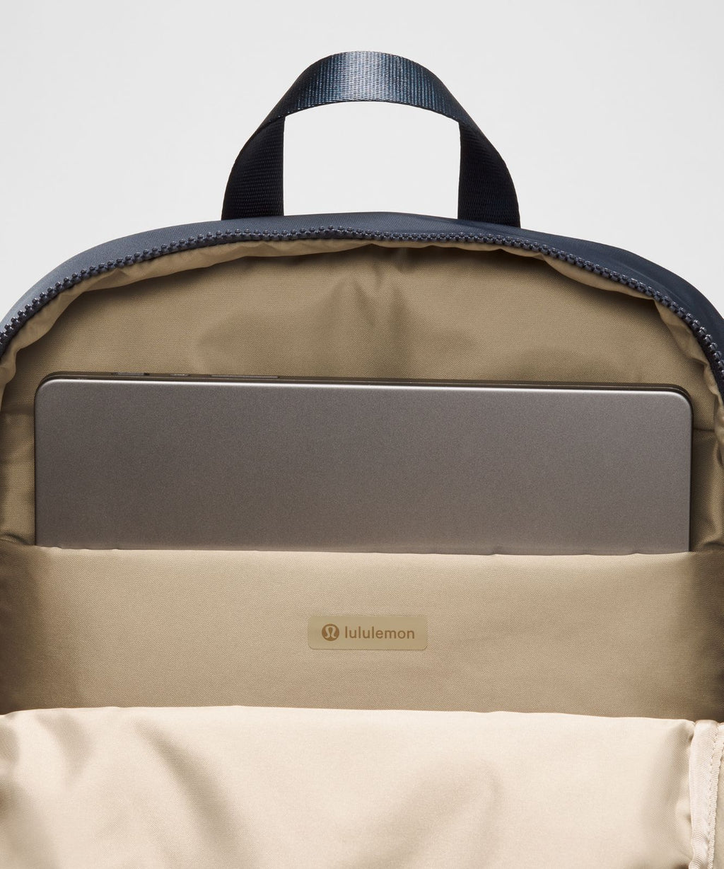 Everywhere Backpack 22L *Campus True Navy/Sheer Oak