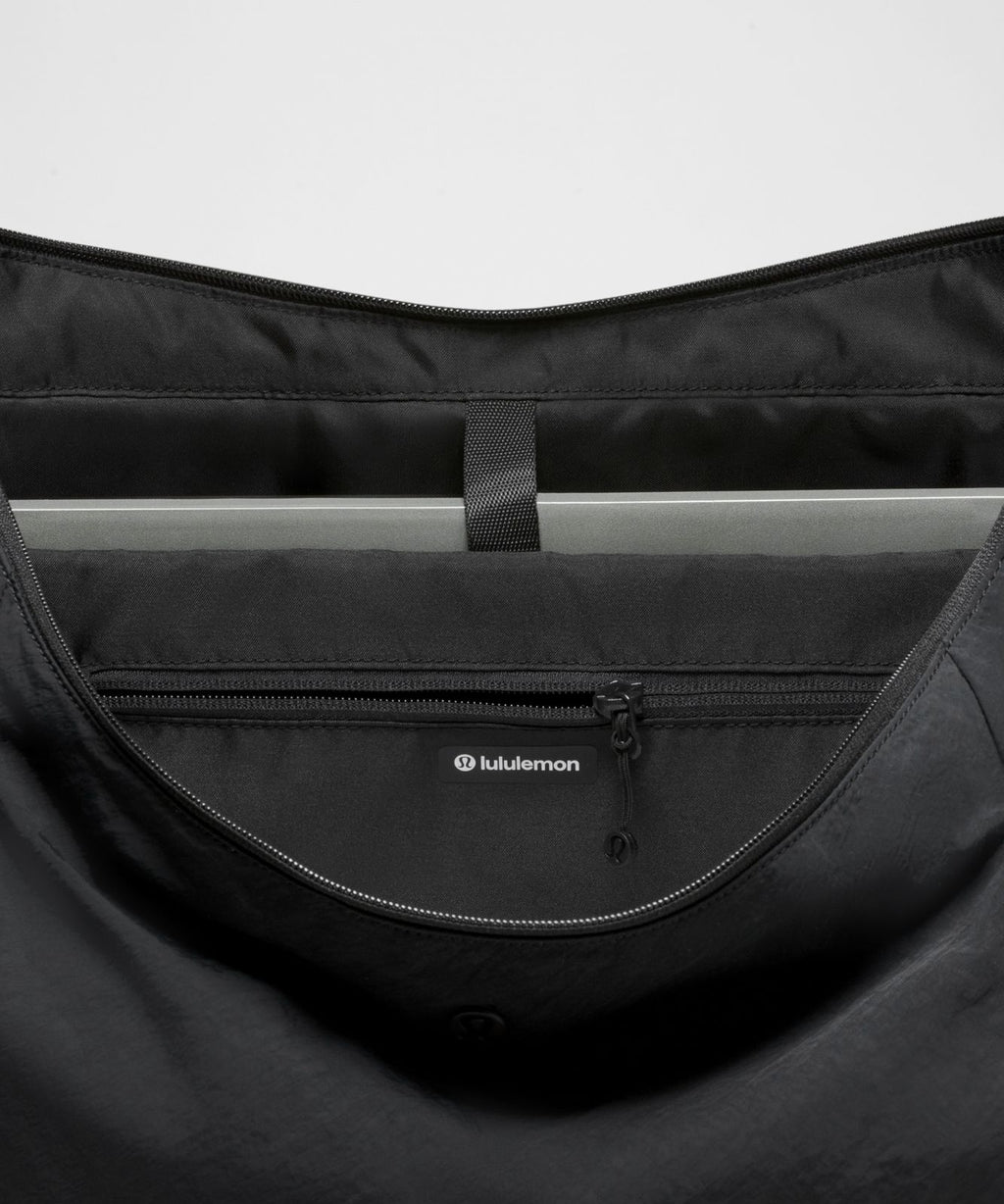 Extra-Large Slouchy Shoulder Bag 24L Black