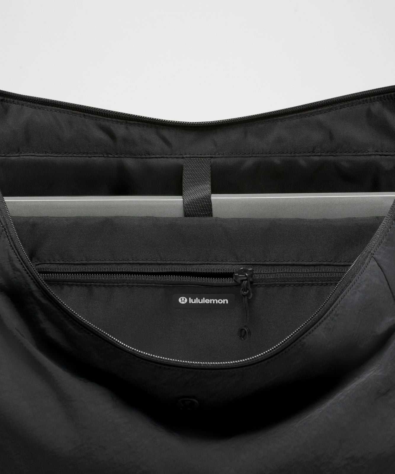 Extra-Large Slouchy Shoulder Bag 24L Black