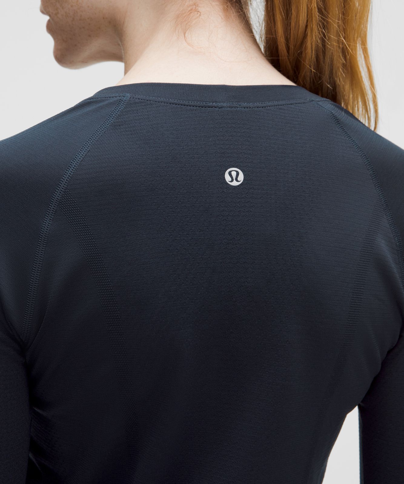 Swiftly Tech Long-Sleeve Shirt 2.0 *Hip Length True Navy/True Navy