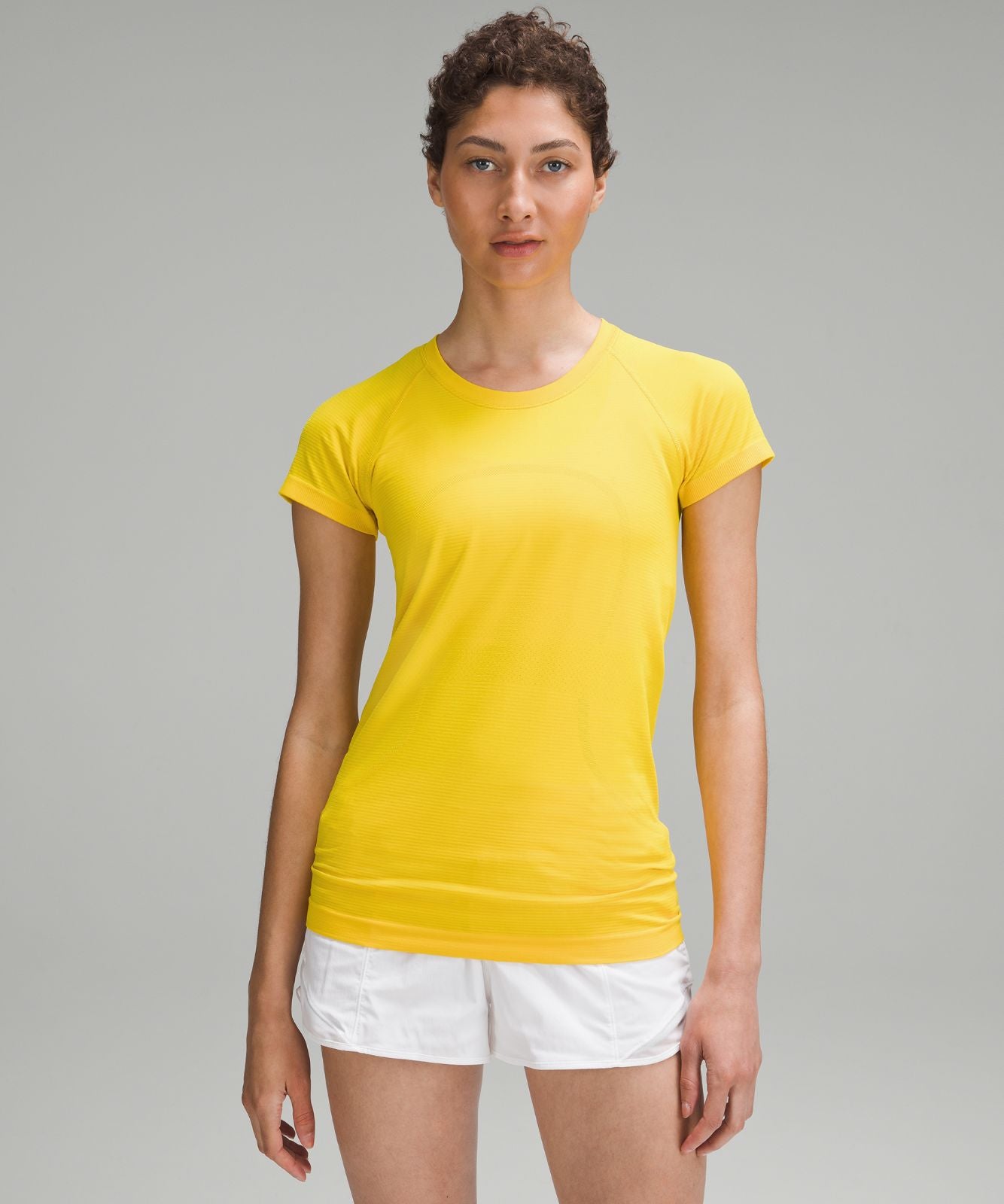 Swiftly Tech Short-Sleeve Shirt 2.0 *Hip Length Maize Yellow/Maize Yellow