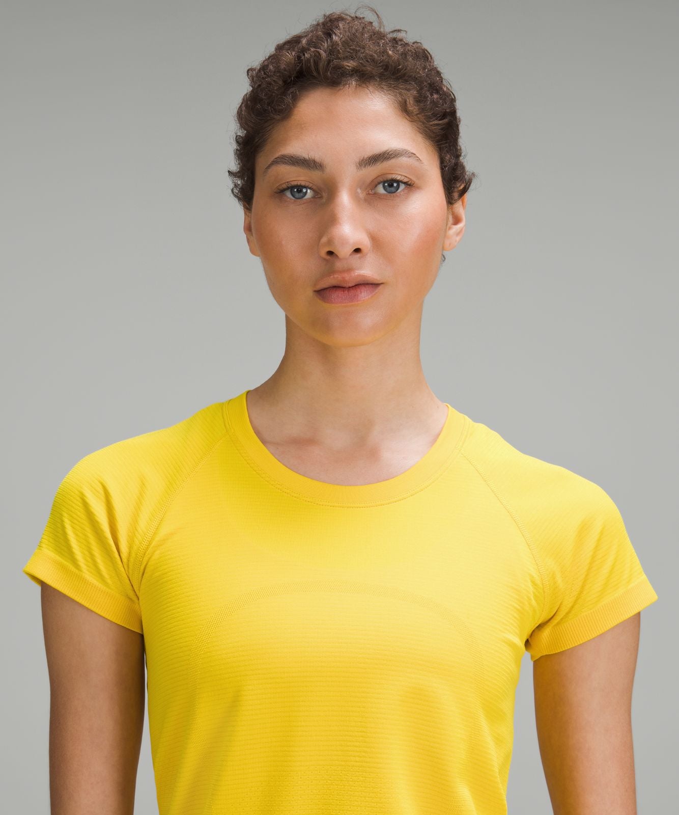Swiftly Tech Short-Sleeve Shirt 2.0 *Hip Length Maize Yellow/Maize Yellow