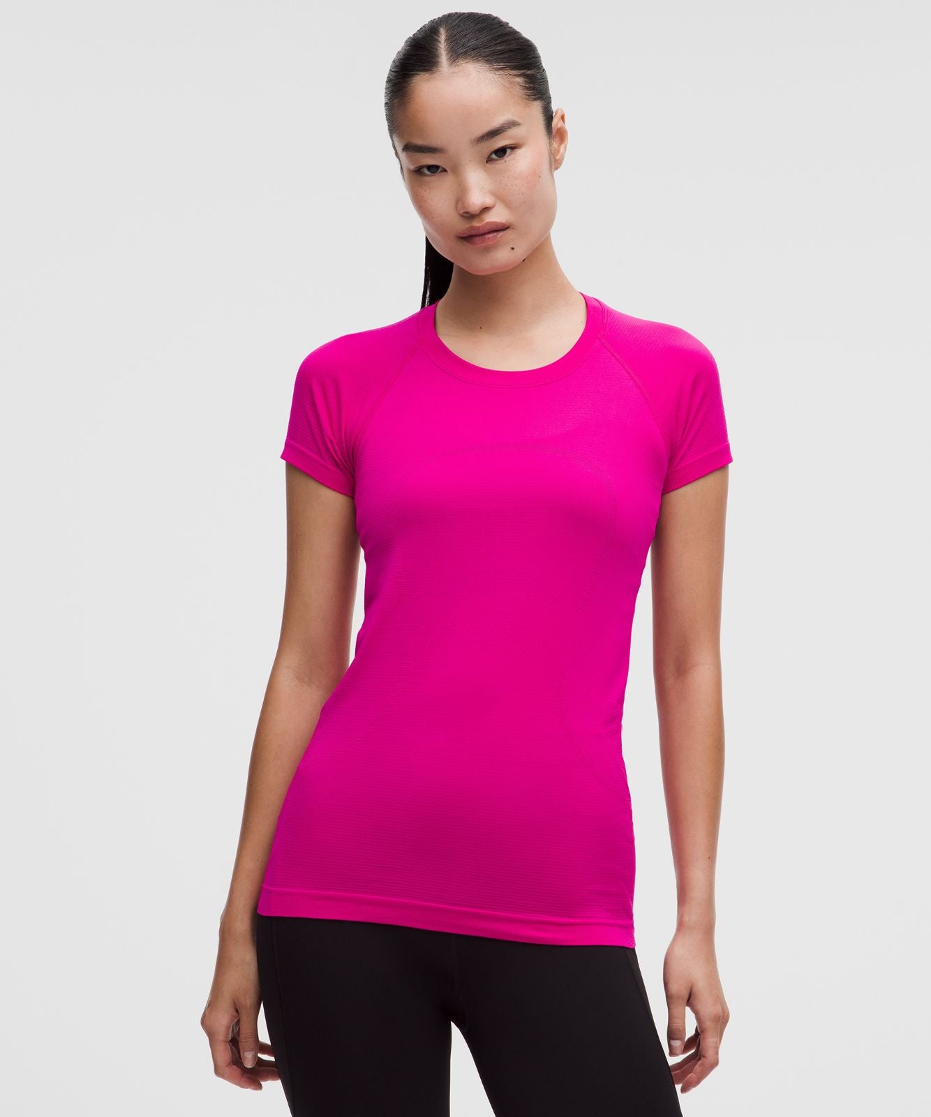 Swiftly Tech Short-Sleeve Shirt 2.0 *Hip Length Pink Flare/Pink Flare
