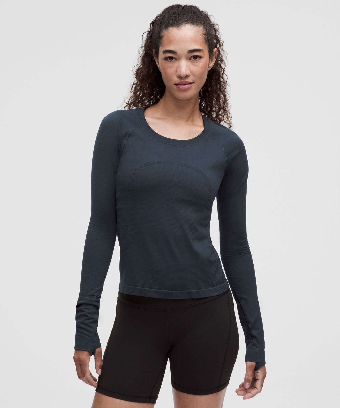 Swiftly Tech Long-Sleeve Shirt 2.0 *Waist Length True Navy/True Navy