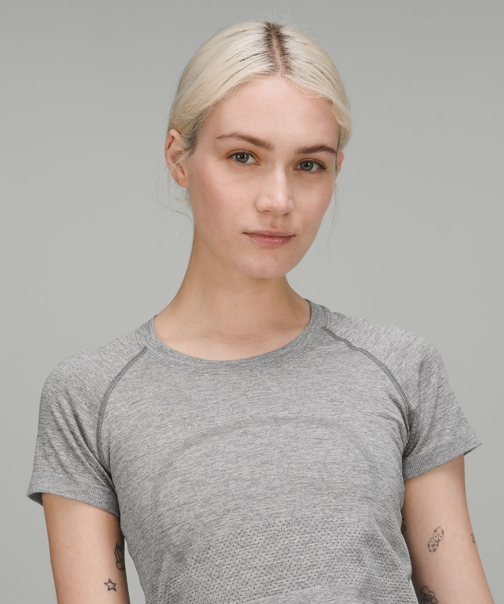 Swiftly Tech Short-Sleeve Shirt 2.0 *Waist Length Slate/White