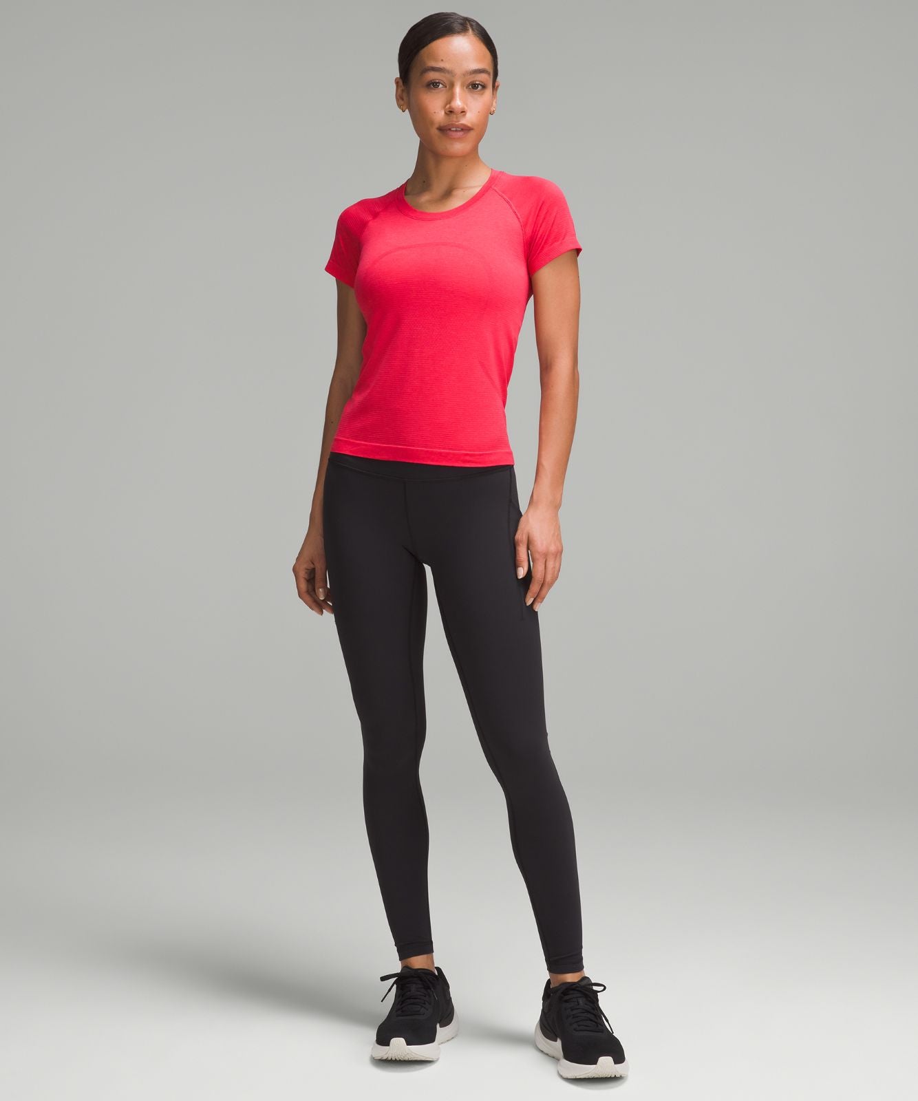 Swiftly Tech Short-Sleeve Shirt 2.0 *Waist Length Cherry Mist/Cherry Mist