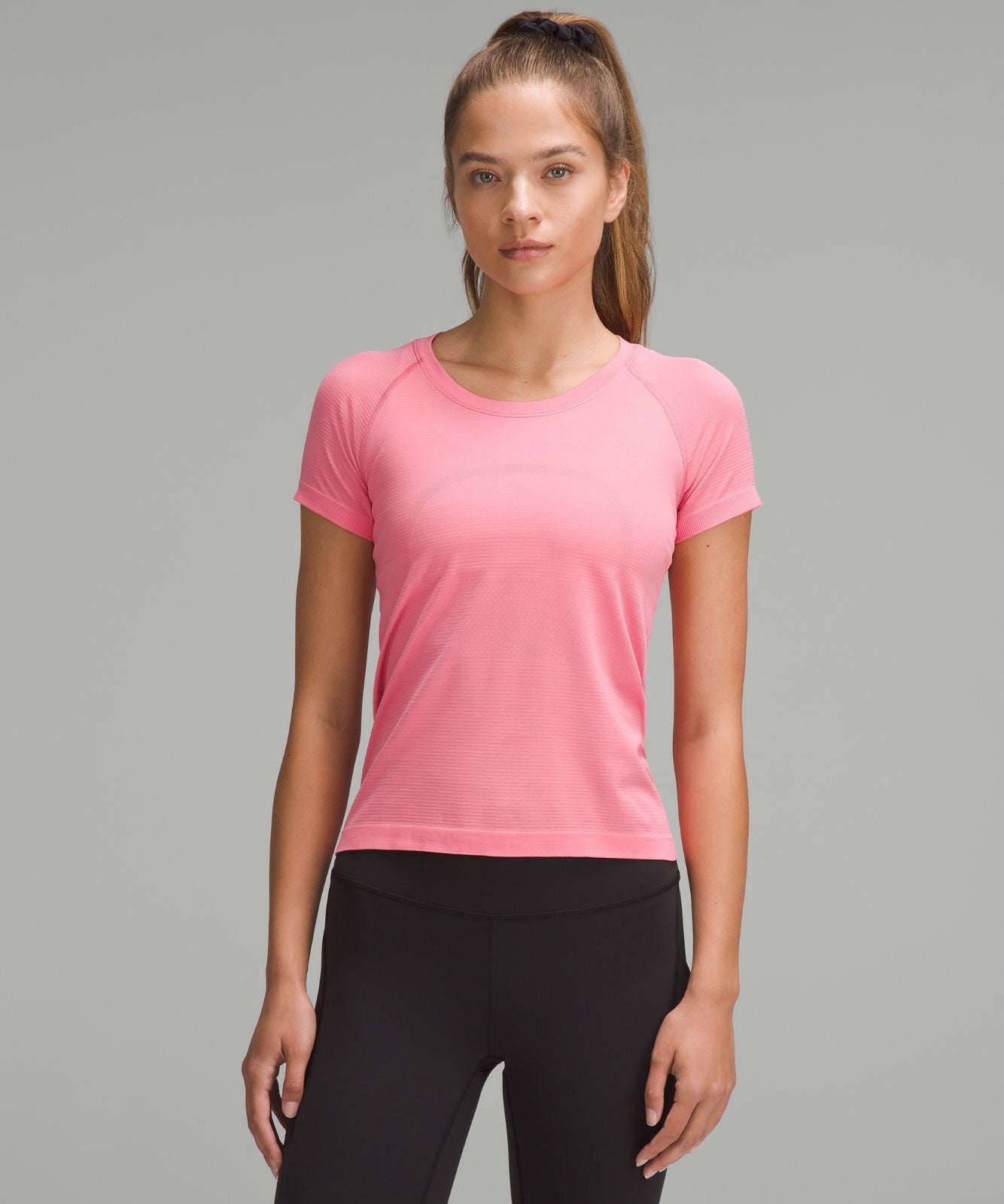 Swiftly Tech Short-Sleeve Shirt 2.0 *Waist Length Sakura Pink/Sakura Pink