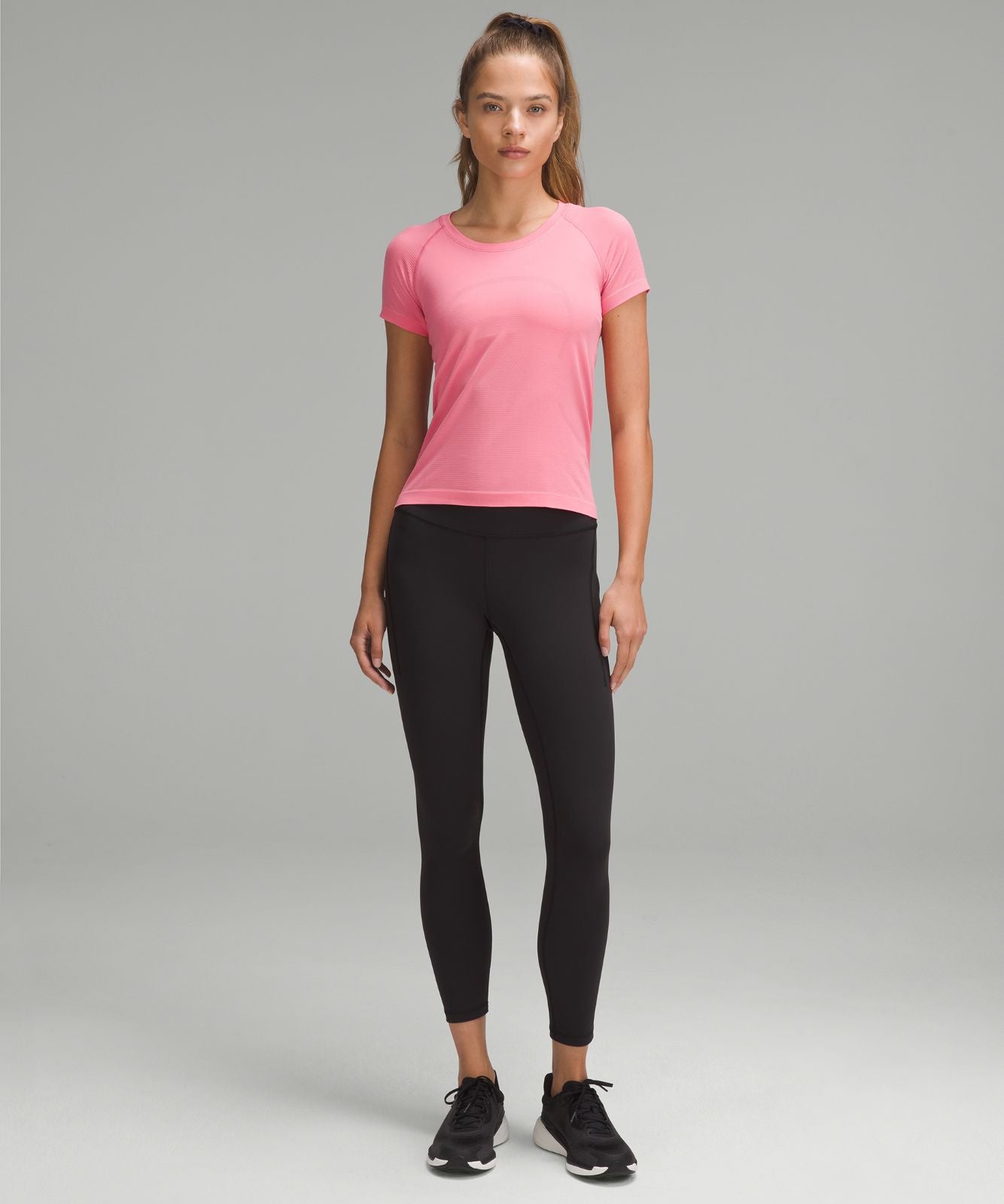 Swiftly Tech Short-Sleeve Shirt 2.0 *Waist Length Sakura Pink/Sakura Pink