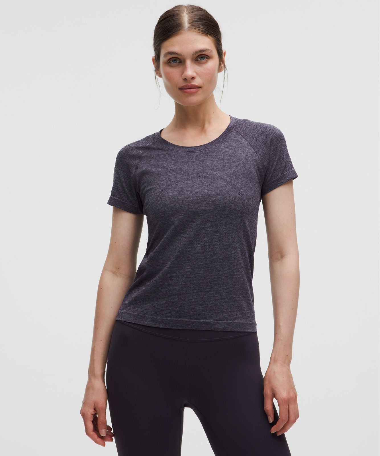 Swiftly Tech Short-Sleeve Shirt 2.0 *Waist Length Grape Mist/Atmospheric Purple