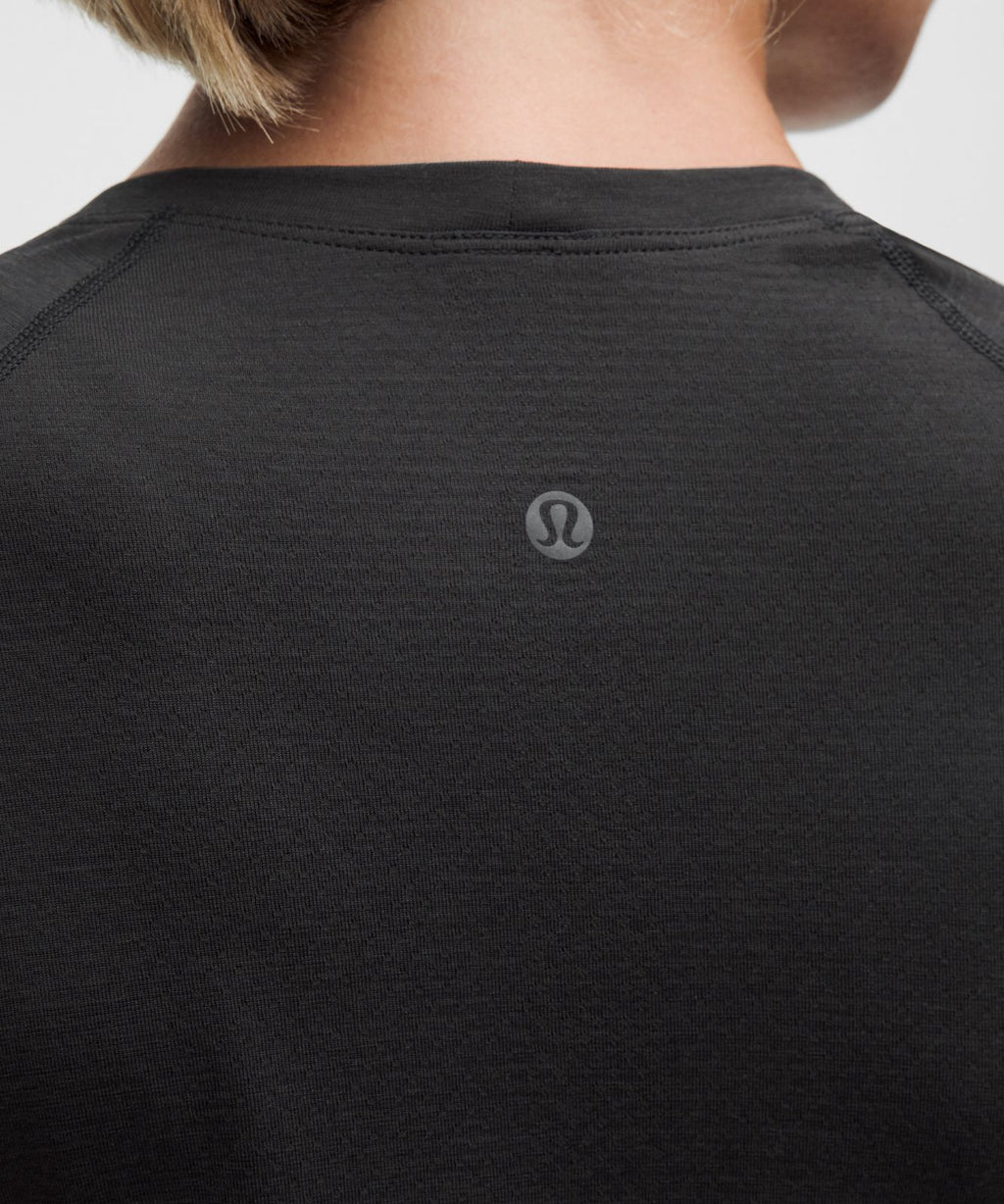 Swiftly Tech Short-Sleeve Shirt 2.0 *Waist Length Black/Black