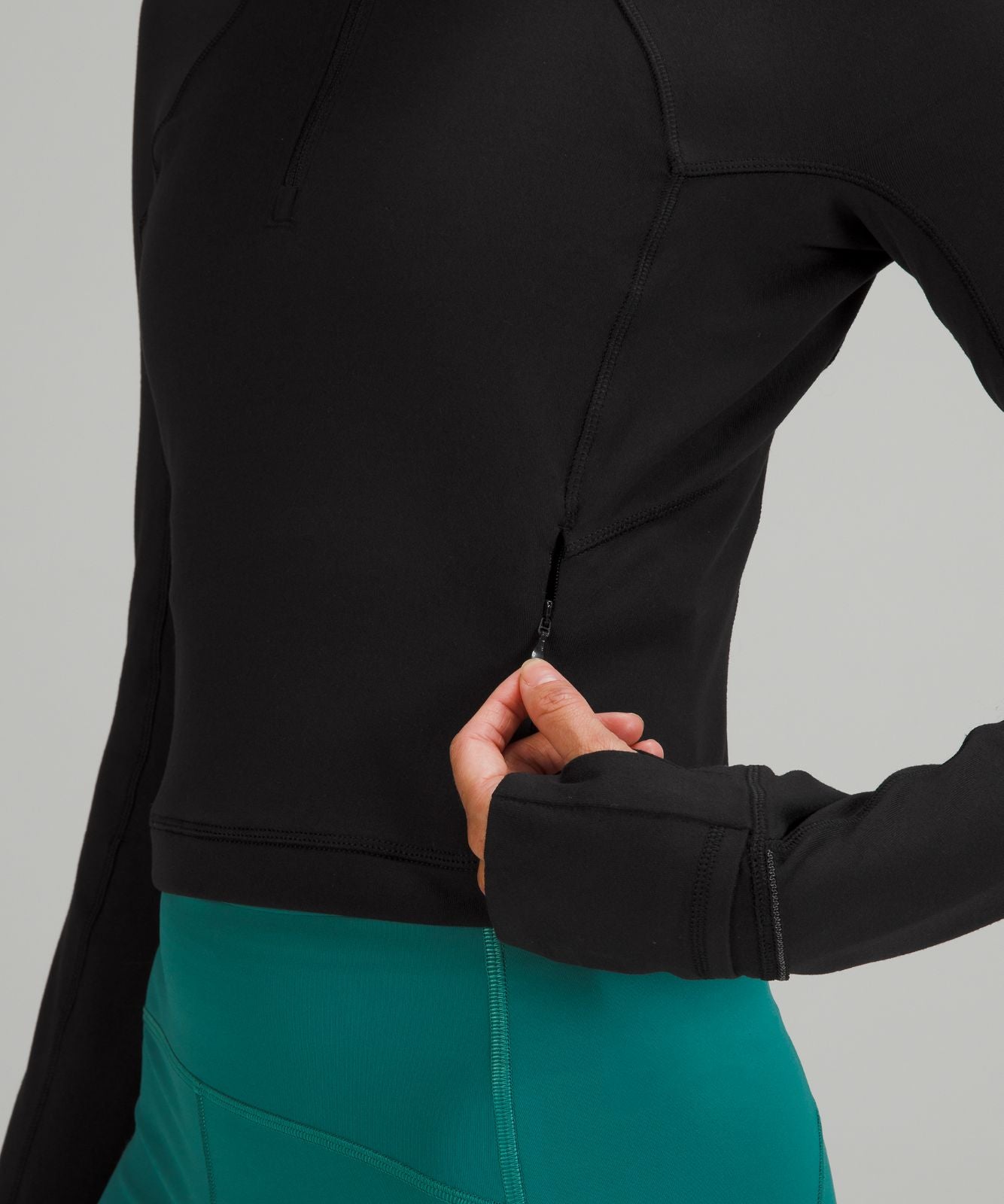 It's Rulu Cropped Half Zip Black