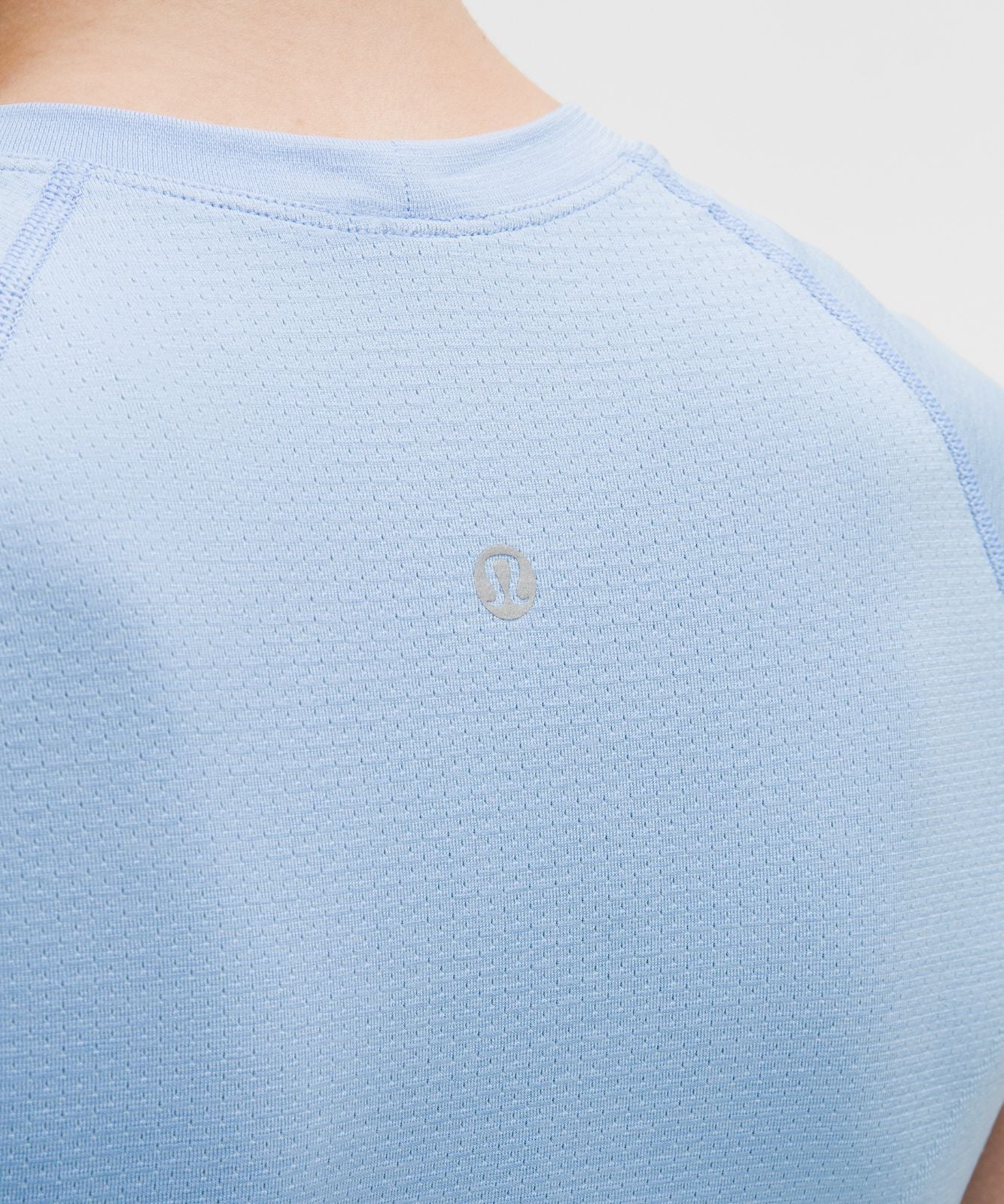 Swiftly Tech Cropped Short-Sleeve Shirt 2.0 Sinatra Blue/Sinatra Blue