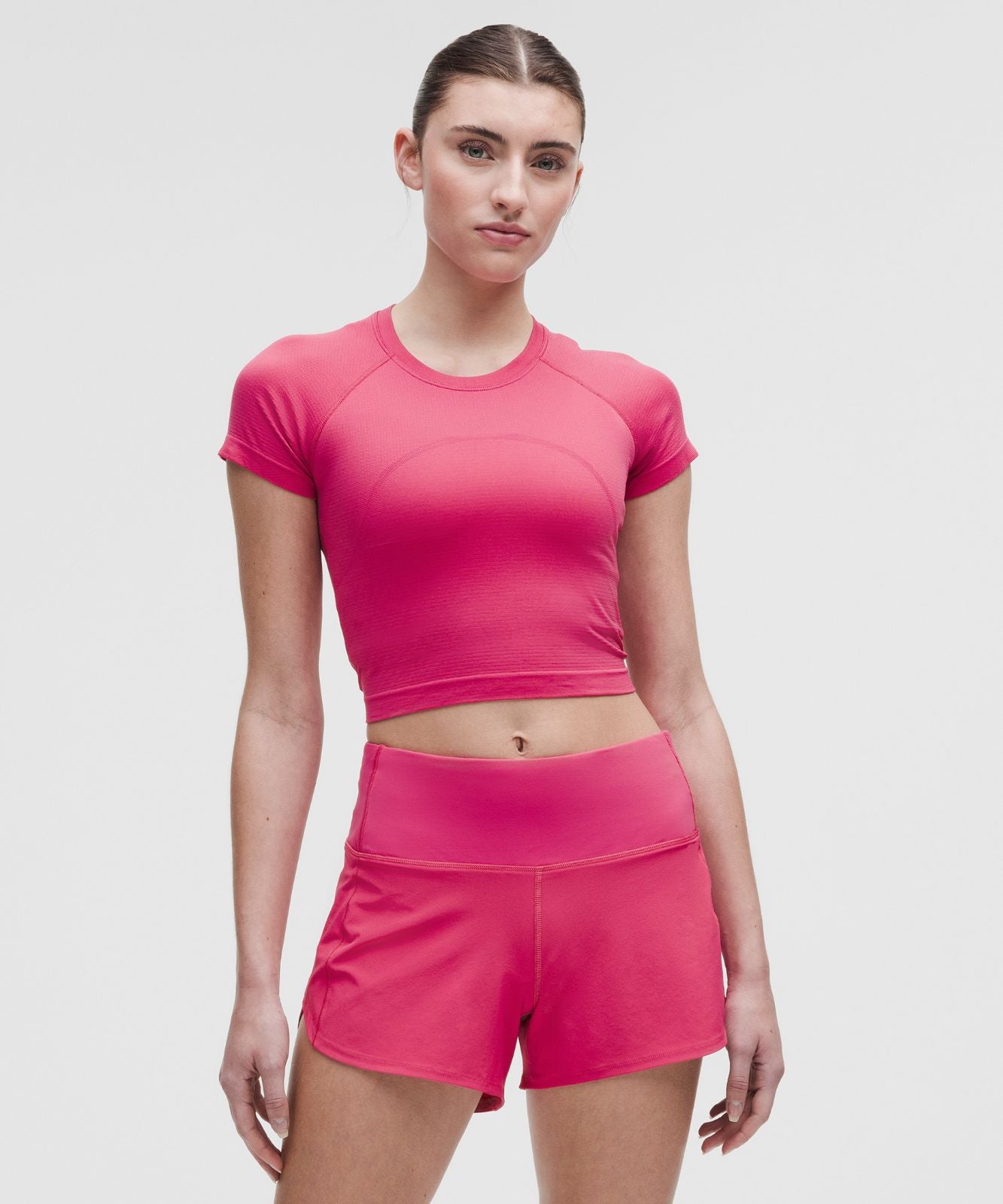 Swiftly Tech Cropped Short-Sleeve Shirt 2.0 Raspberry Coulis/Raspberry Coulis