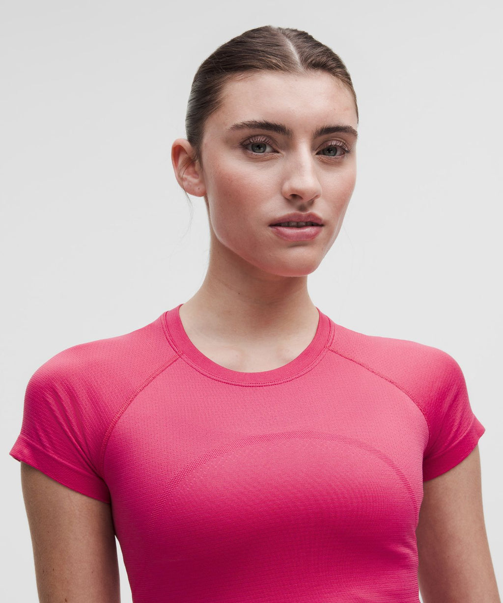 Swiftly Tech Cropped Short-Sleeve Shirt 2.0 Raspberry Coulis/Raspberry Coulis