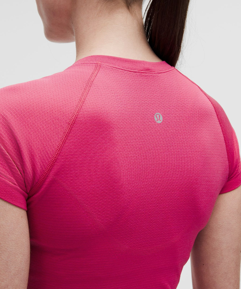 Swiftly Tech Cropped Short-Sleeve Shirt 2.0 Raspberry Coulis/Raspberry Coulis