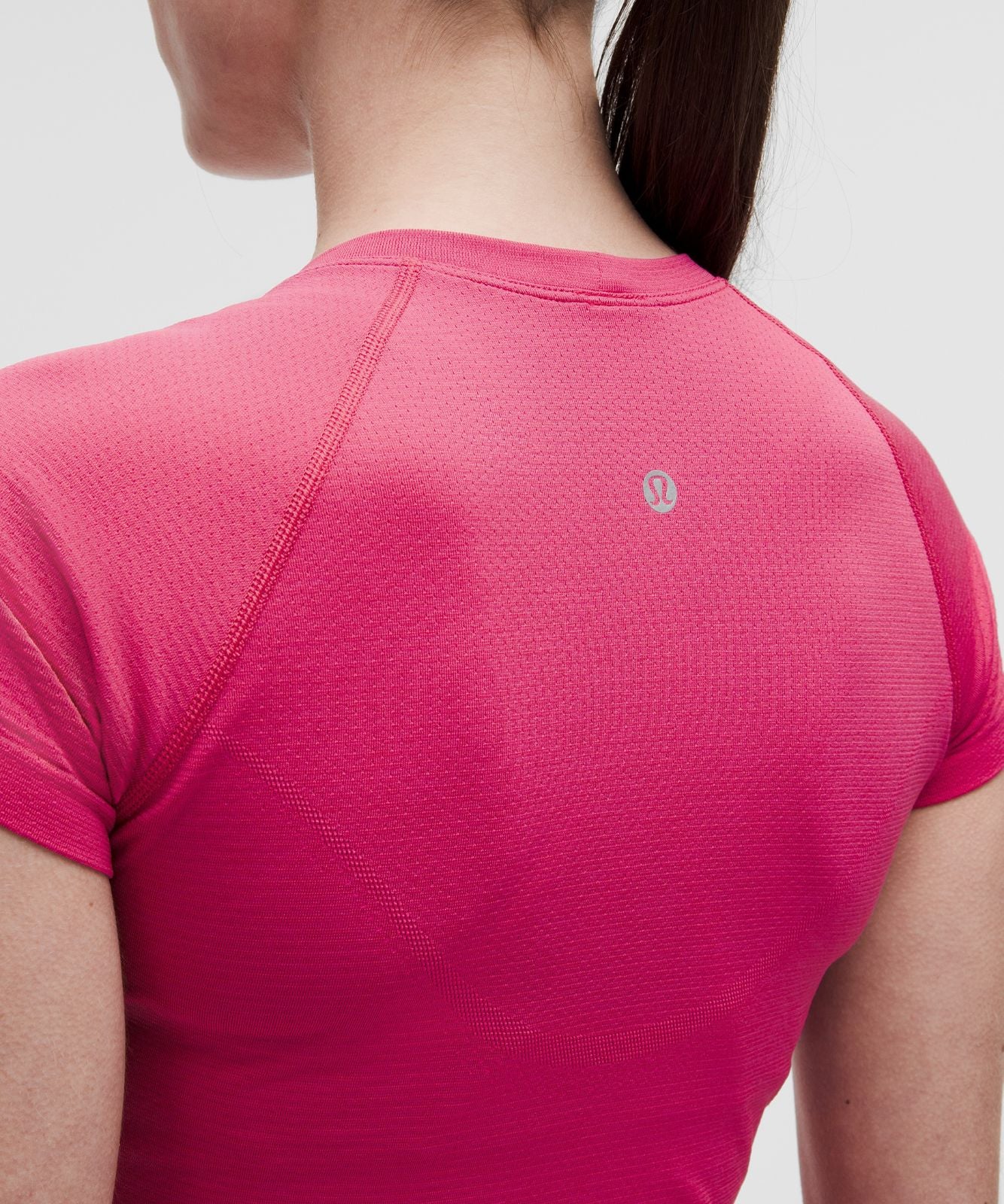 Swiftly Tech Cropped Short-Sleeve Shirt 2.0 Raspberry Coulis/Raspberry Coulis