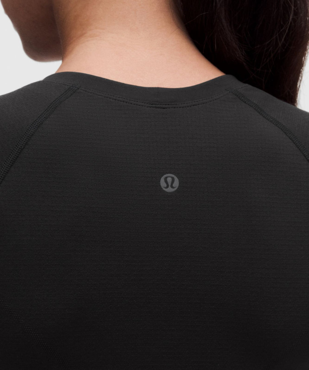 Swiftly Tech Cropped Short-Sleeve Shirt 2.0 Black/Black