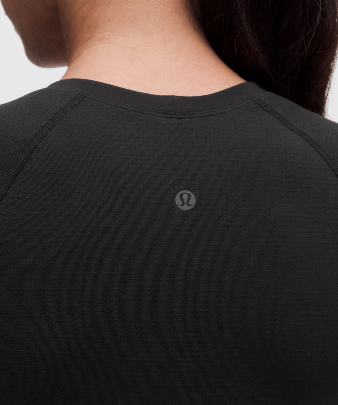 Swiftly Tech Cropped Short-Sleeve Shirt 2.0 Black/Black
