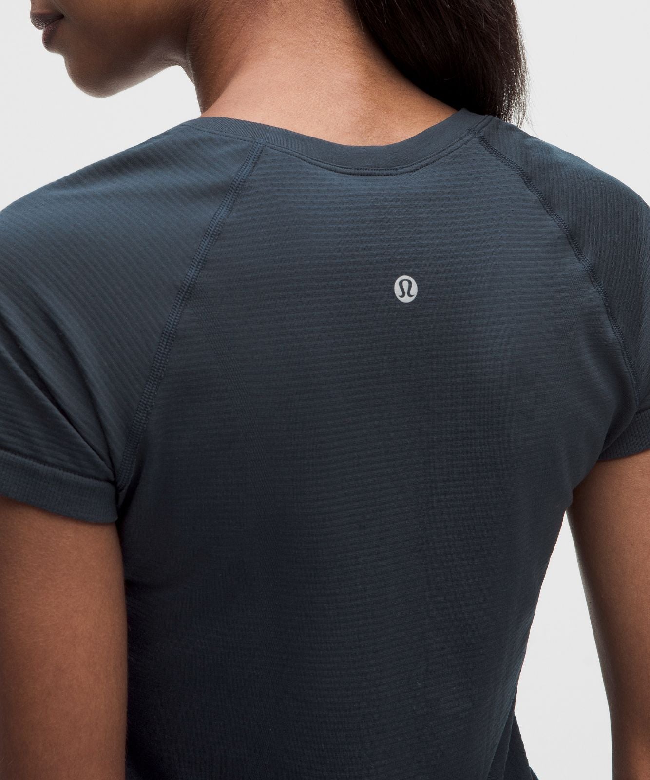 Swiftly Tech Short-Sleeve Shirt 2.0 *Hip Length True Navy/True Navy