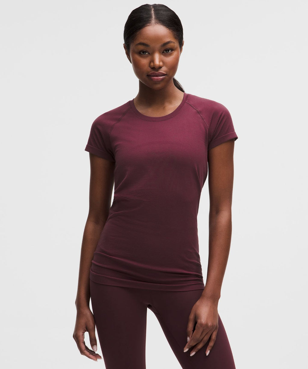 Swiftly Tech Short-Sleeve Shirt 2.0 *Hip Length Burgundy Bay/Burgundy Bay