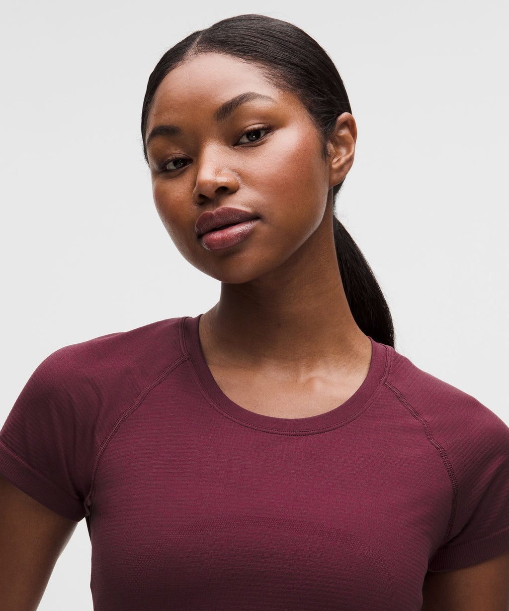 Swiftly Tech Short-Sleeve Shirt 2.0 *Hip Length Burgundy Bay/Burgundy Bay