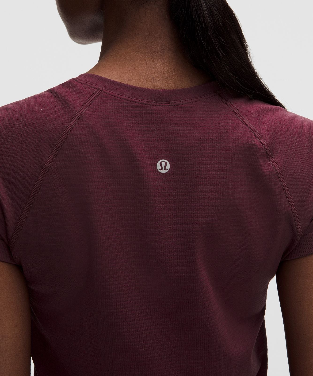 Swiftly Tech Short-Sleeve Shirt 2.0 *Hip Length Burgundy Bay/Burgundy Bay