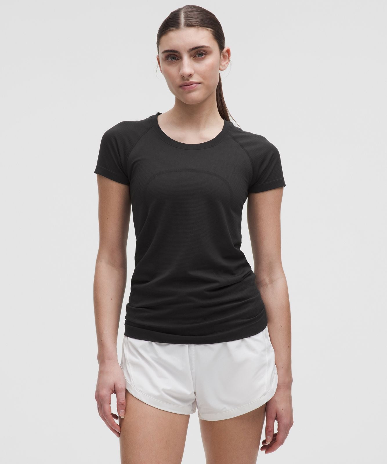 Swiftly Tech Short-Sleeve Shirt 2.0 *Hip Length Black/Black