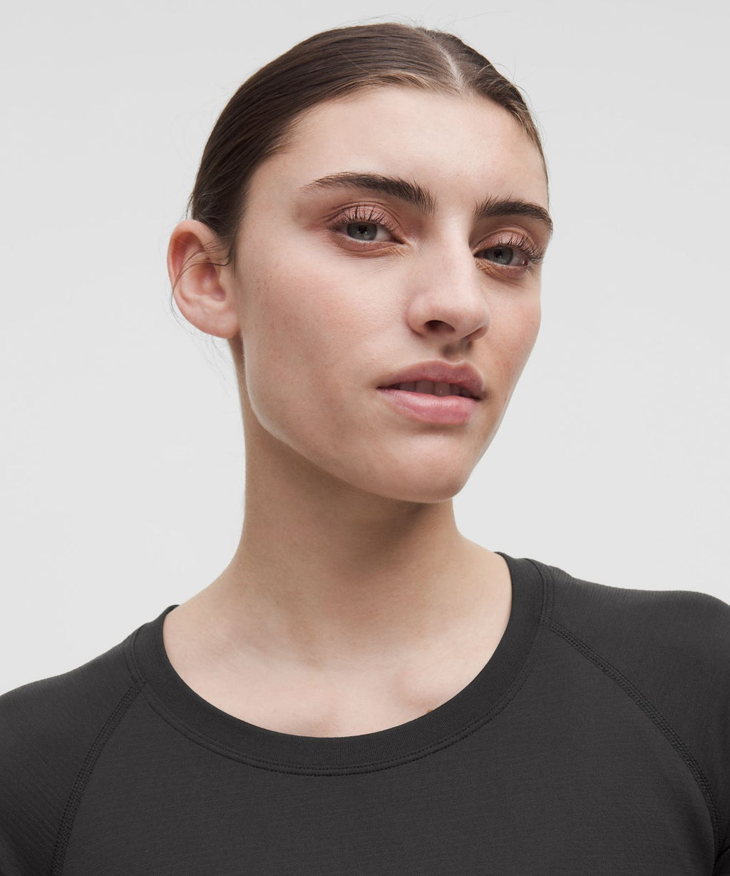 Swiftly Tech Short-Sleeve Shirt 2.0 *Hip Length Black/Black