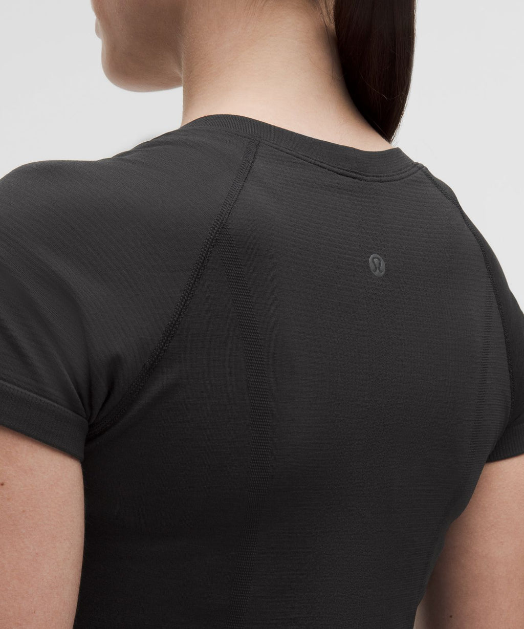 Swiftly Tech Short-Sleeve Shirt 2.0 *Hip Length Black/Black