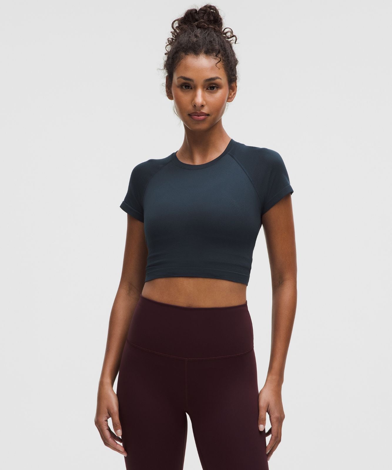 Swiftly Tech Cropped Short-Sleeve Shirt 2.0 True Navy/True Navy