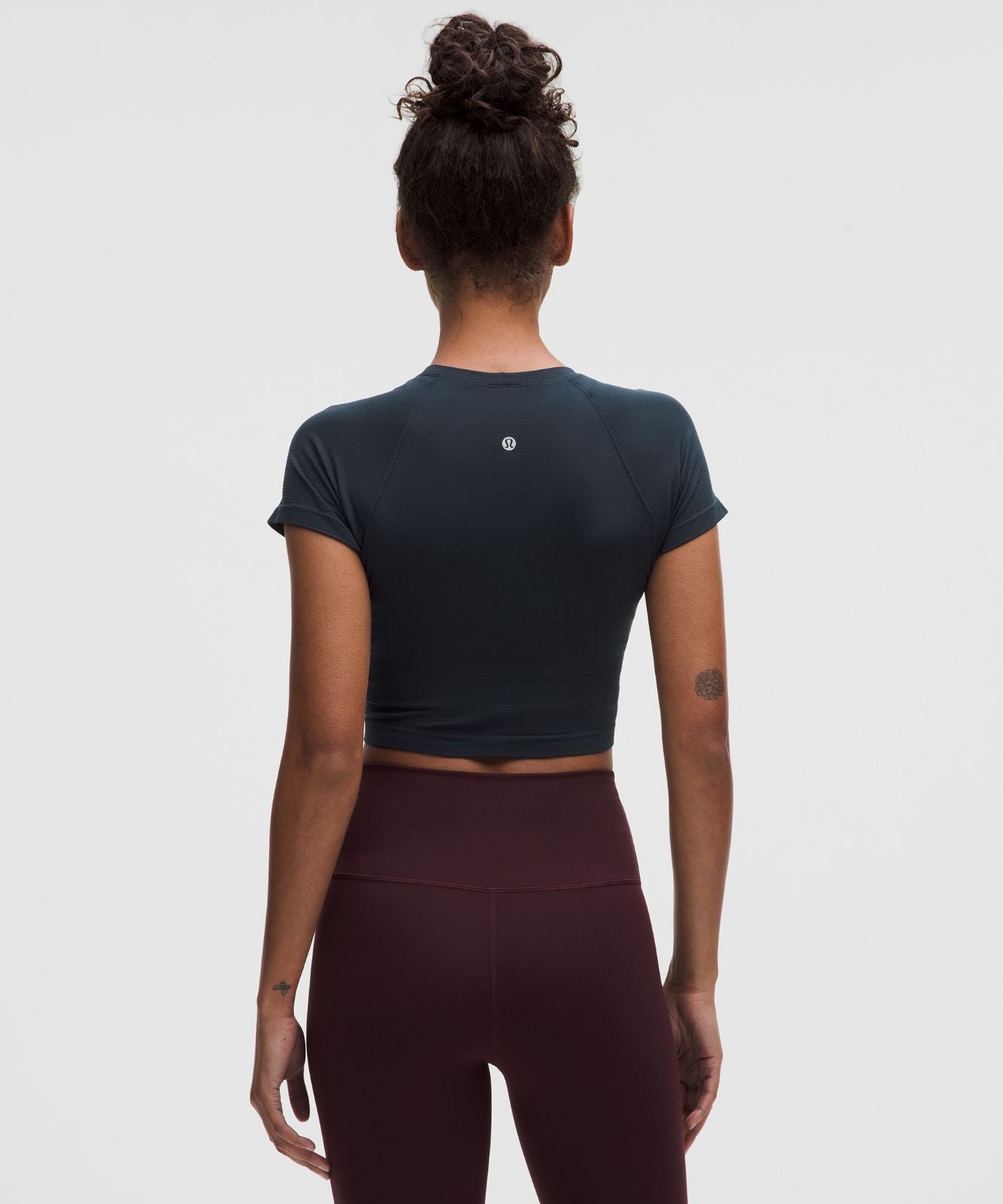 Swiftly Tech Cropped Short-Sleeve Shirt 2.0 True Navy/True Navy
