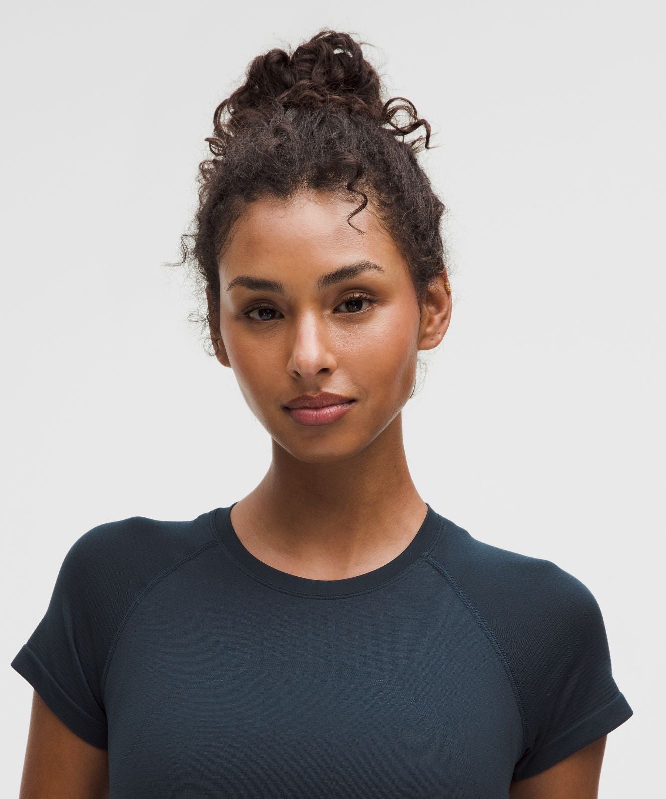 Swiftly Tech Cropped Short-Sleeve Shirt 2.0 True Navy/True Navy
