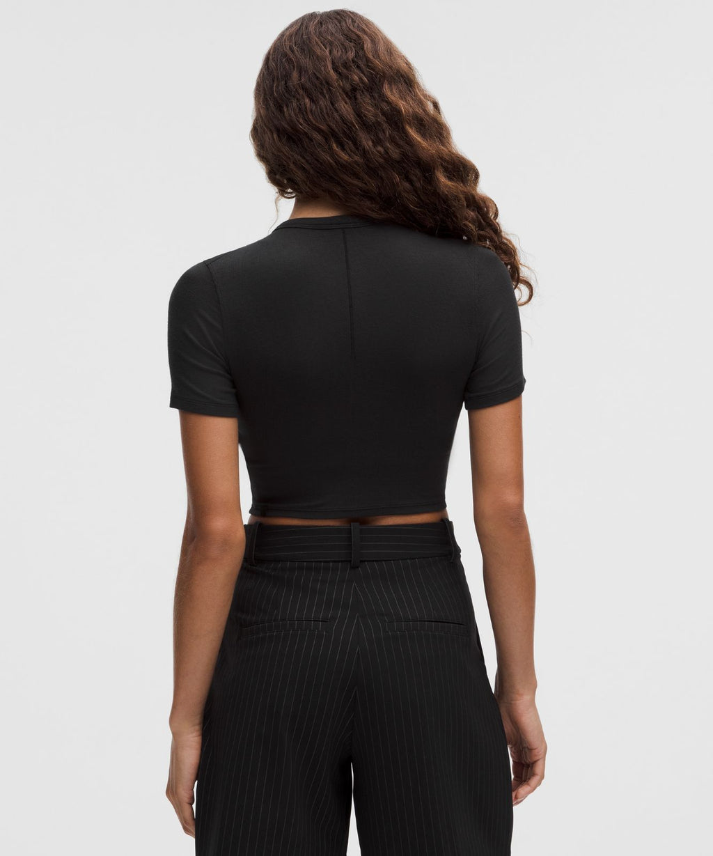 Hold Tight Straight Hem Cropped T-Shirt Black