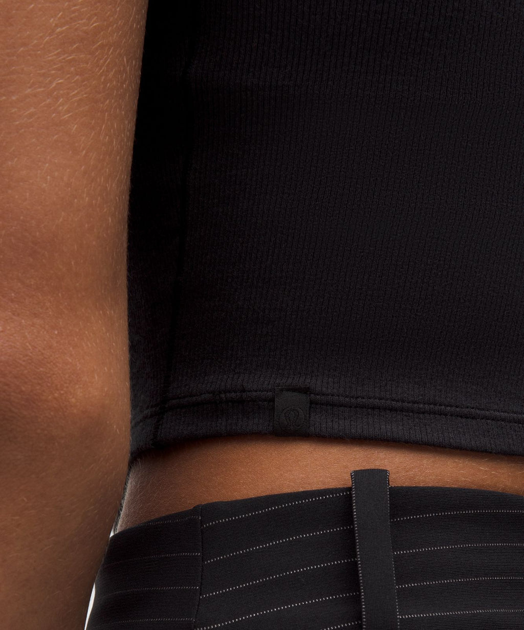 Hold Tight Straight Hem Cropped T-Shirt Black