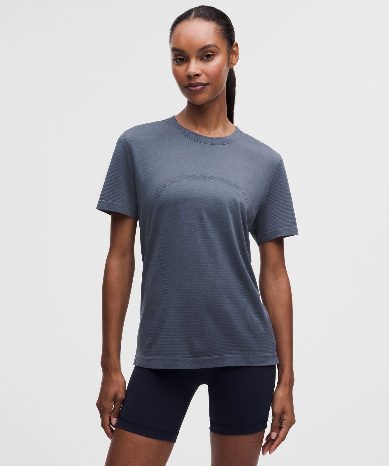Swiftly Relaxed Short-Sleeve Shirt *Hip Length Dusty Diamond/Dusty Diamond
