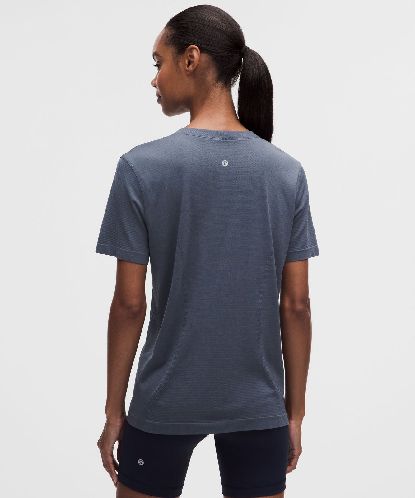 Swiftly Relaxed Short-Sleeve Shirt *Hip Length Dusty Diamond/Dusty Diamond