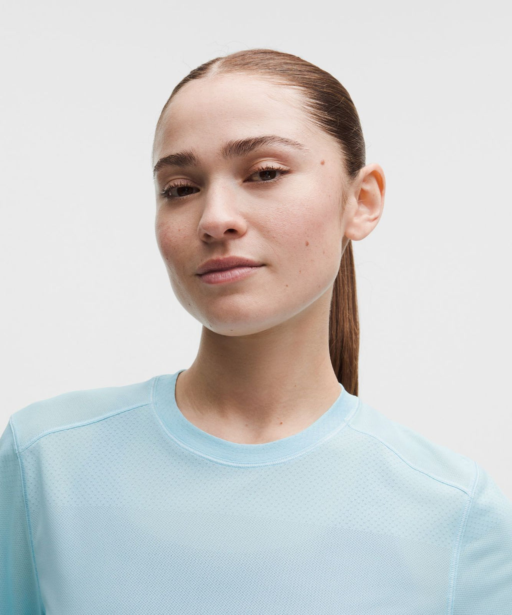 Fast and Free Short-Sleeve Shirt *Perforated Stripe Foam Cloud