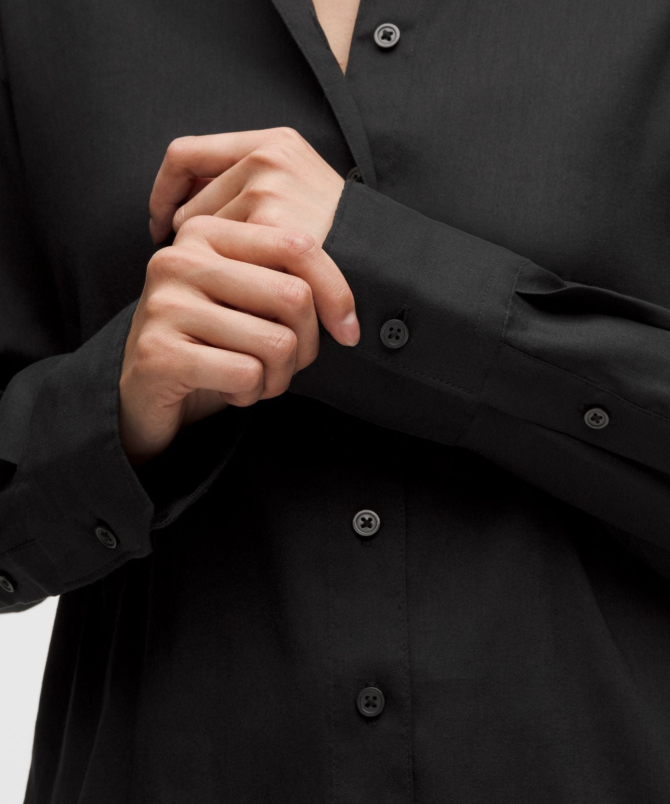 LuluLinen Relaxed-Fit Long-Sleeve Button Up Black