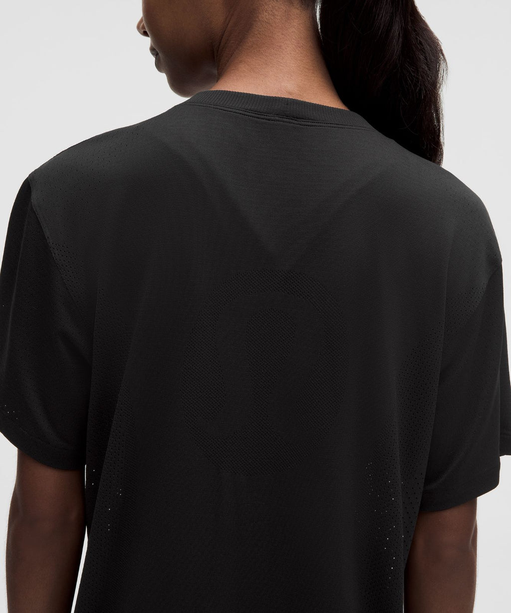 Swiftly Relaxed Short-Sleeve Shirt Hip Length *Logo Black